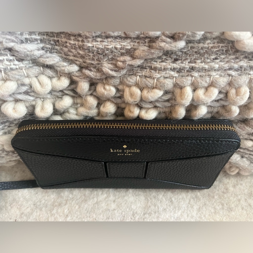 Kate Spade Black Wallet-like new - Picture 2 of 6